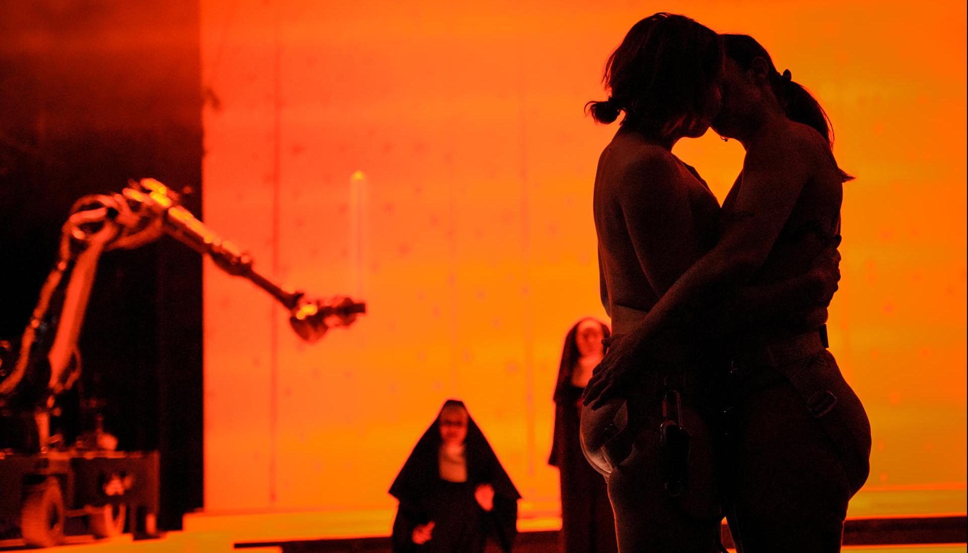  Ópera que presenta actrices desnudas