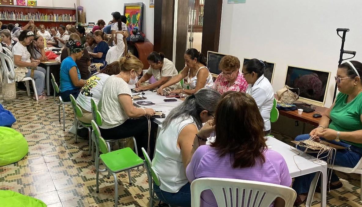 En el taller la creatividad se une para transformar. 