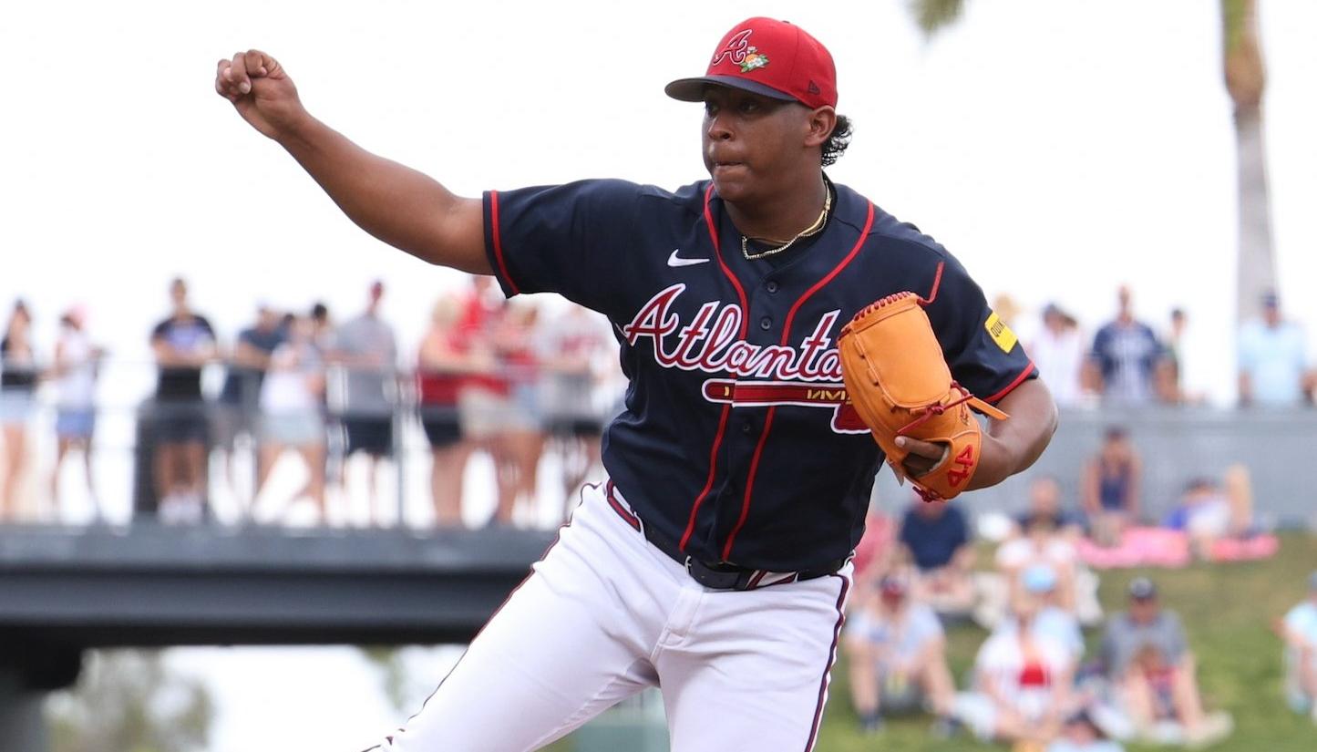 Didier Fuentes, lanzador colombiano de los Bravos de Atlanta. 