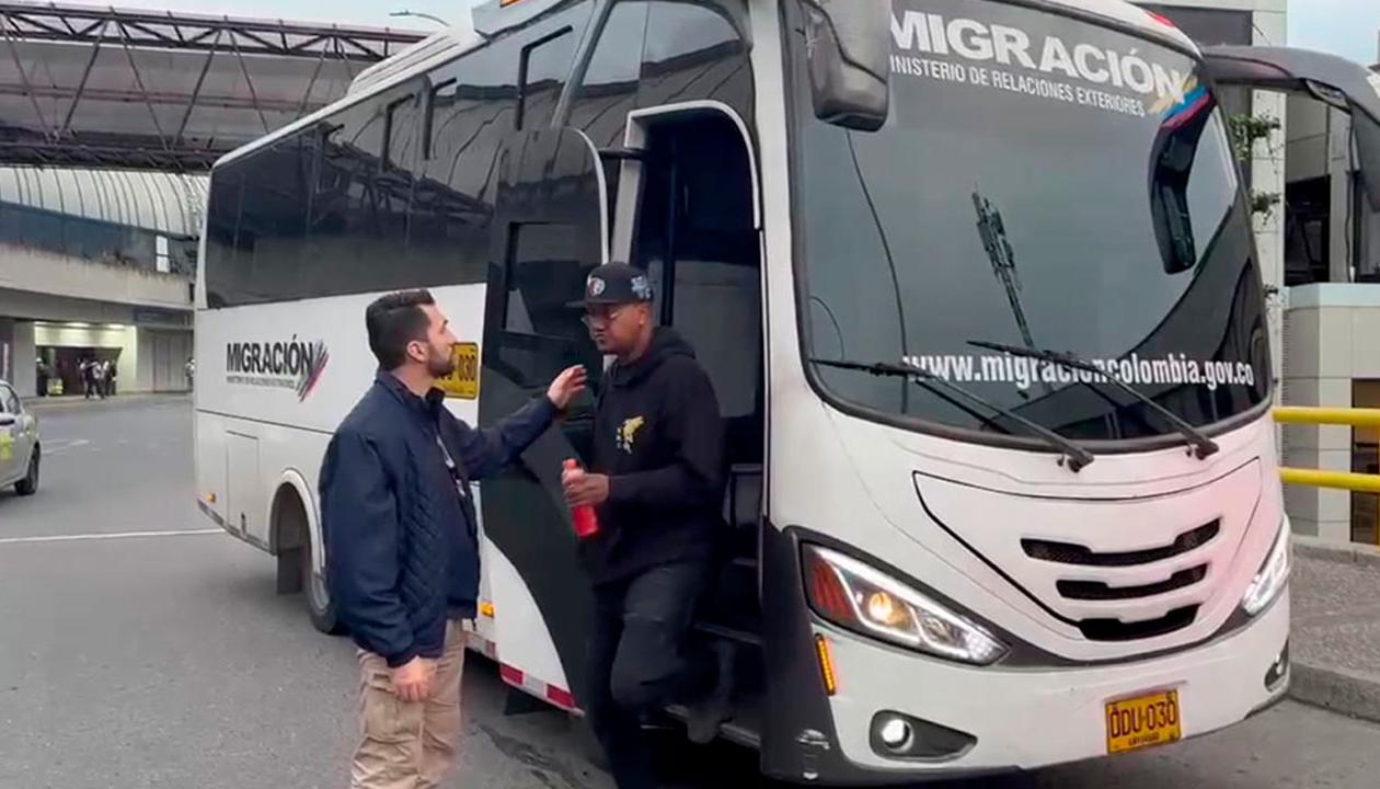 El extranjero deportado.