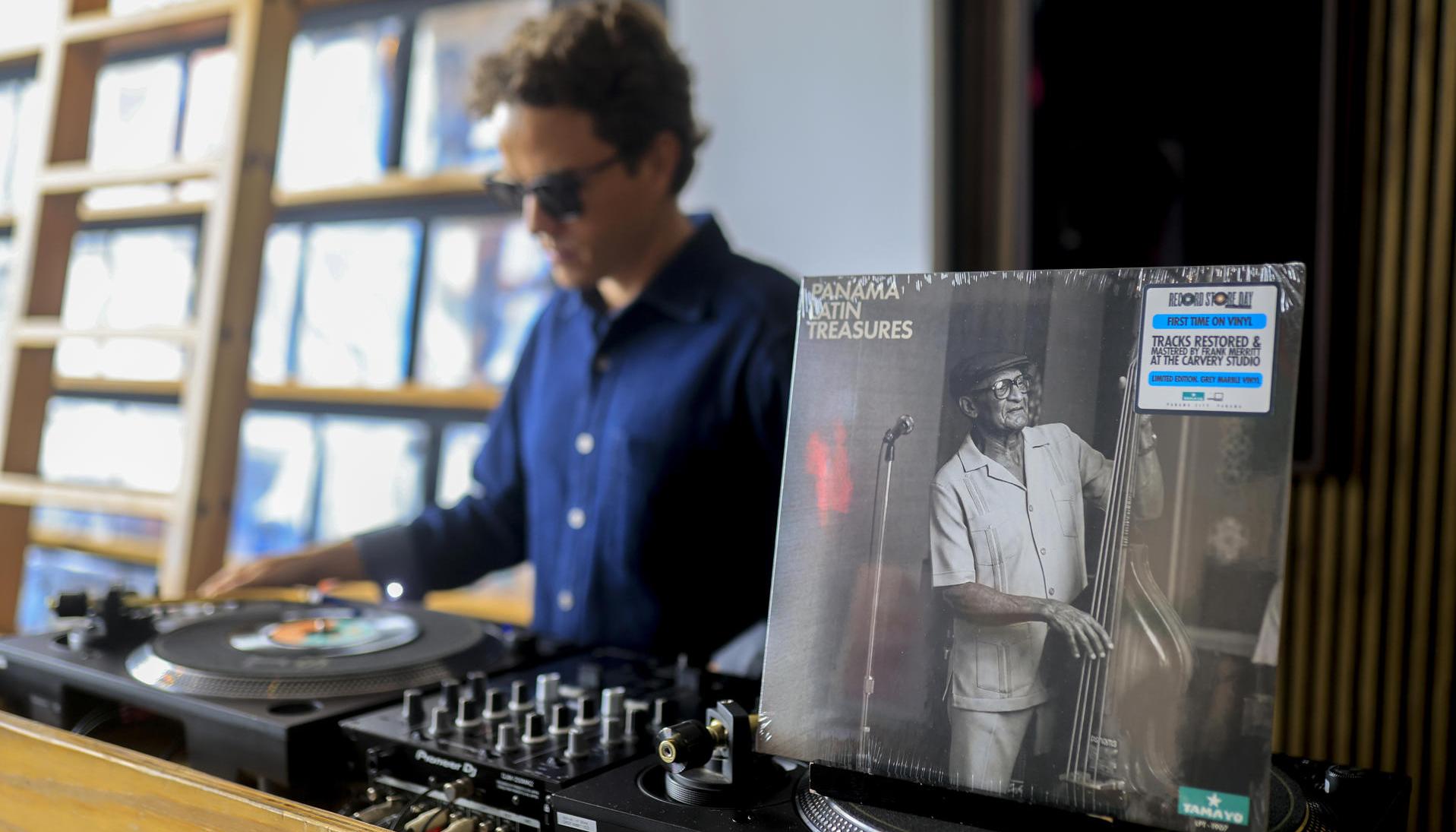 El álbum 'Panama latin treasures' en la tienda LongPlay en Ciudad de Panamá.