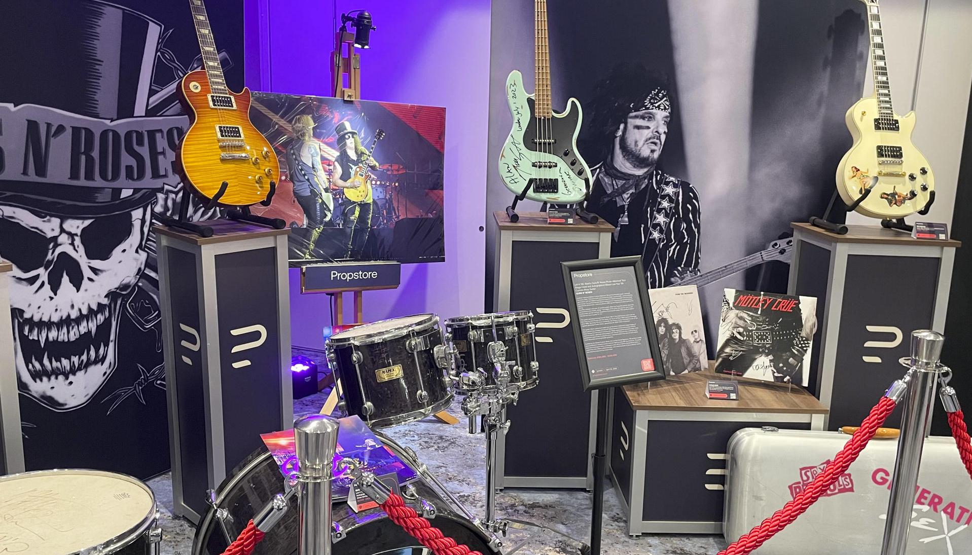 Más de 400 artículos de las grandes estrellas del rock.