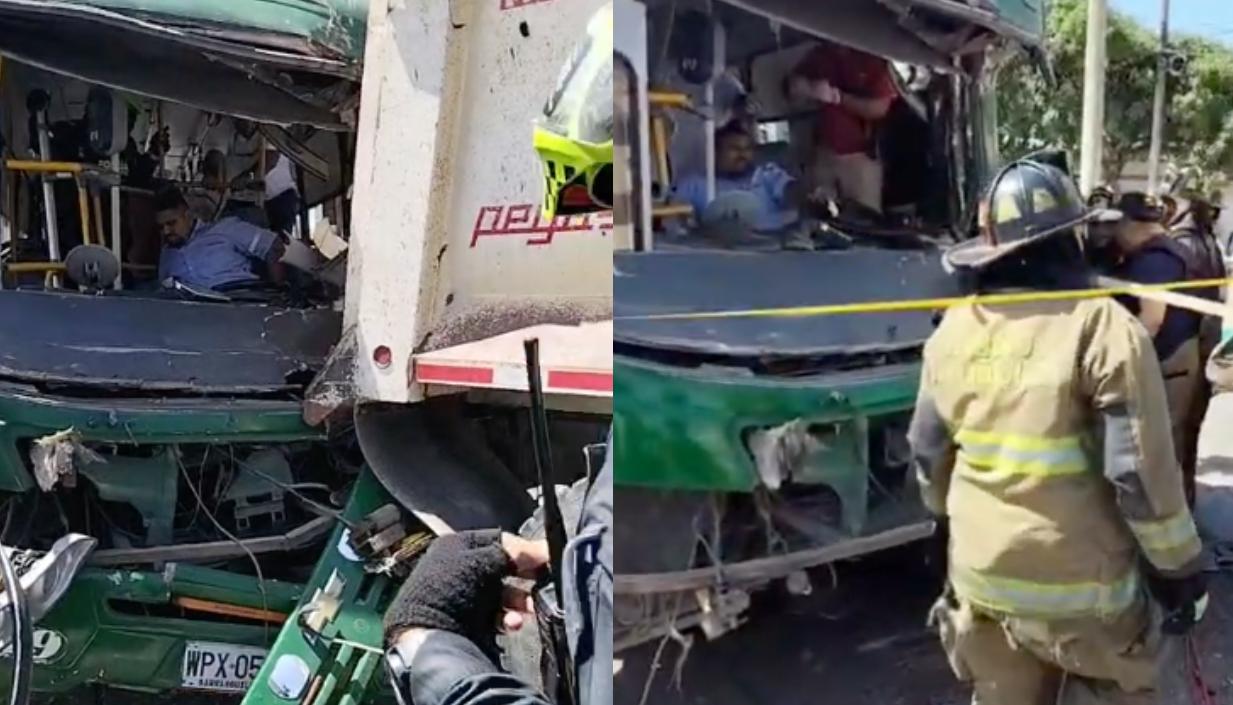 Los bomberos hicieron presencia en el lugar del accidente para rescatar al conductor del bus. 