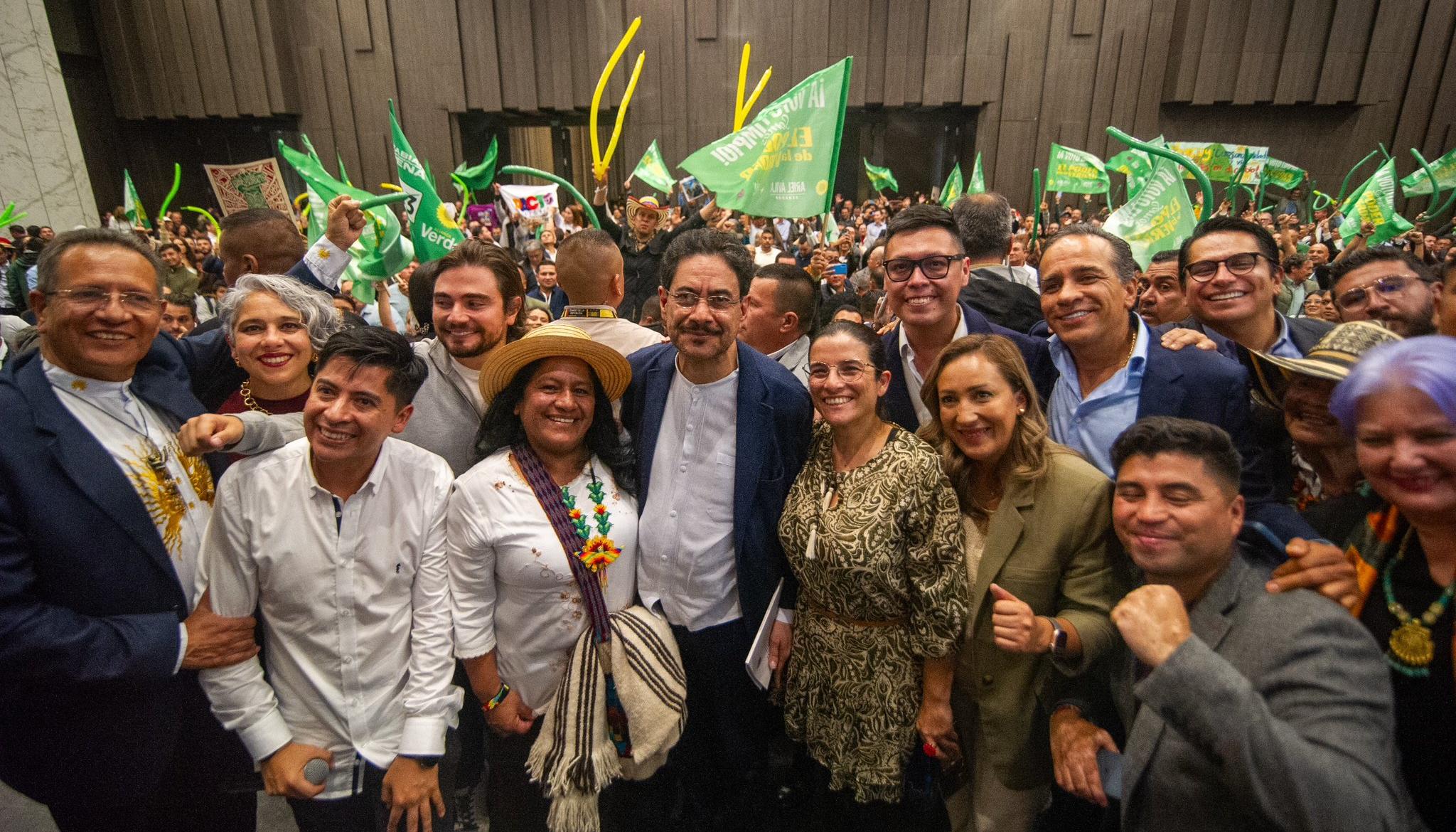 Iván Cepeda y Aída Quilcué junto a políticos y congresistas de Alianza Verde y el Pacto Histórico.