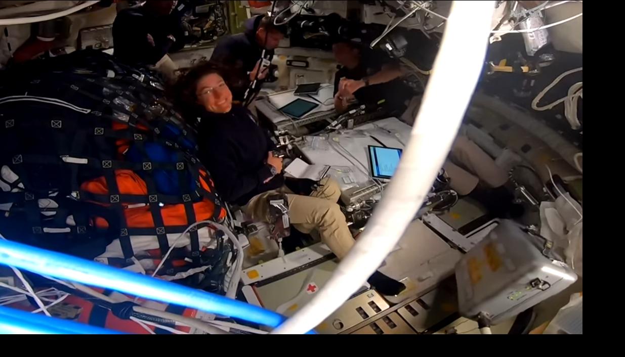 Los astronautas Reid Wiseman, Victor Glover, Christina Koch, y Jeremy Hansen.