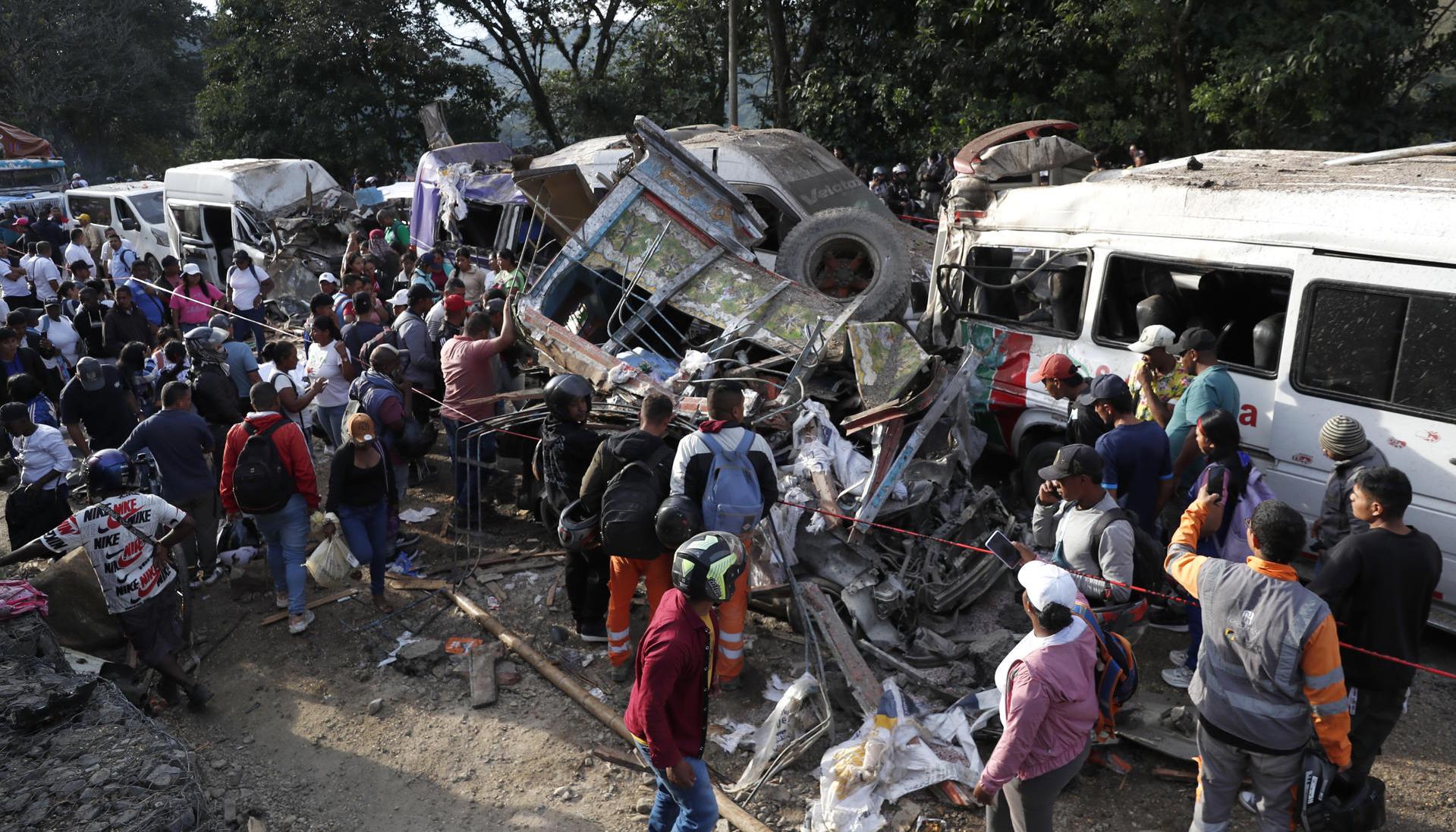 Zona del lugar del atentado el pasado sábado en la Vía Panamericana, en Cajibío. 