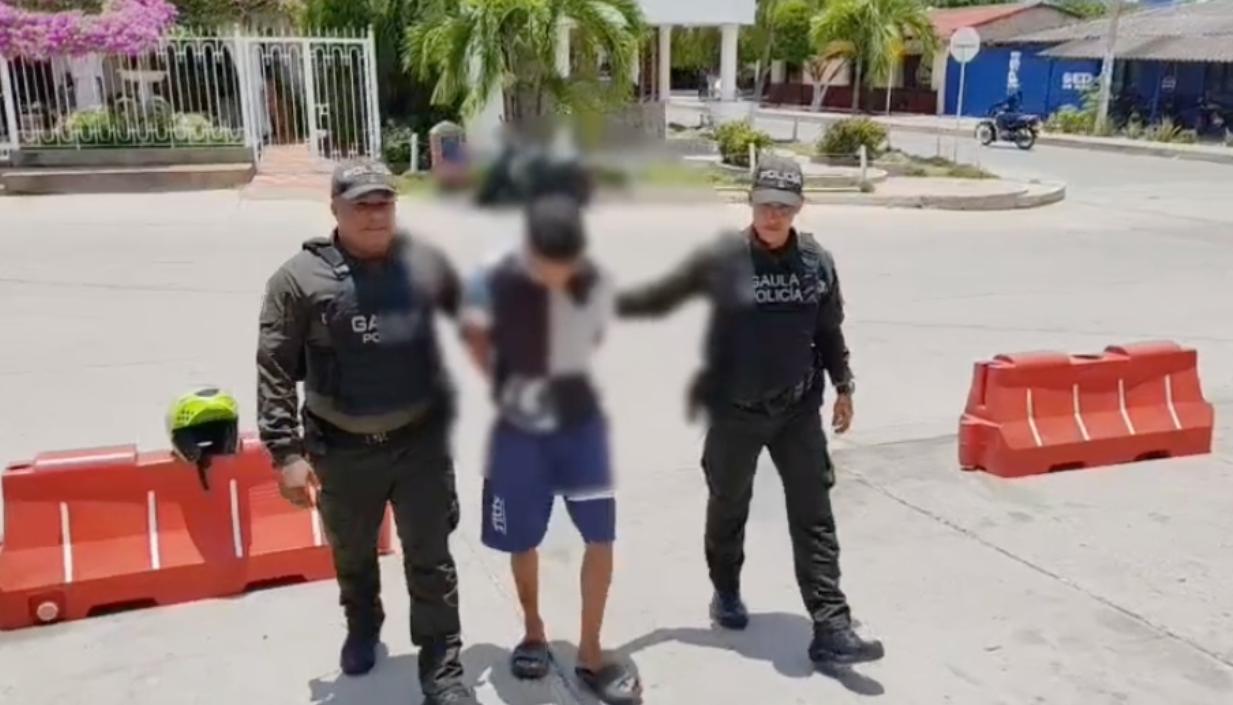 El capturado fue llevado por miembros del Gaula de la Policía a la URI de Sabanalarga. 