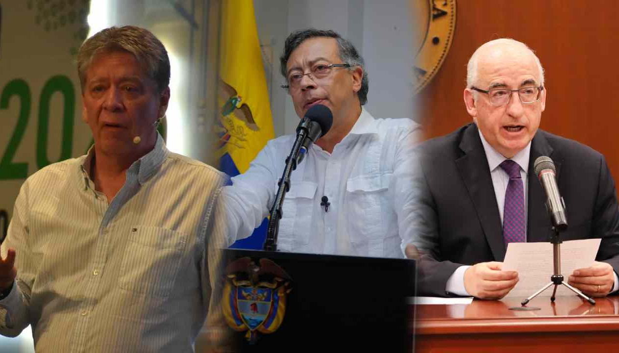 Bruce Mac Master, presidente de la Andi; el Presidente Gustavo Petro y el gerente del Banco de la República, Leonardo Villar.