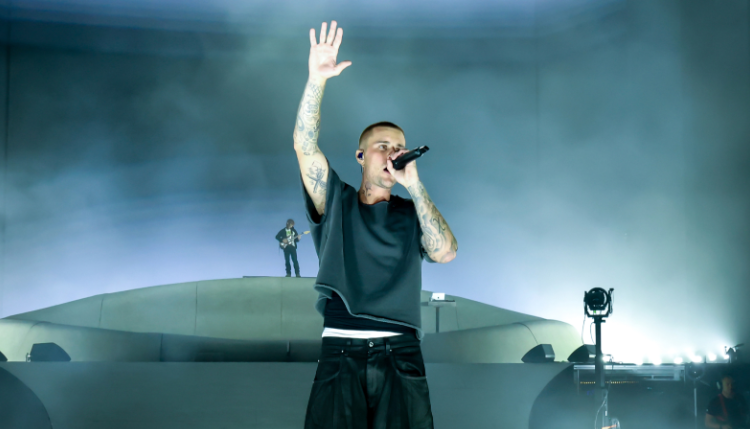 El artista durante su presentación.