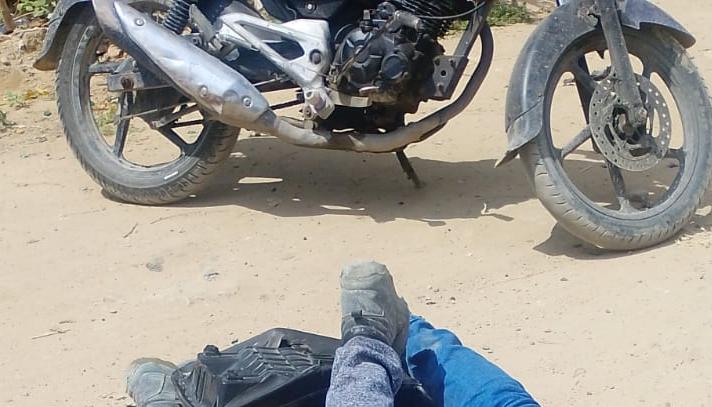 Las víctimas se movilizaban en esta motocicleta cuando fueron atacadas a bala. 