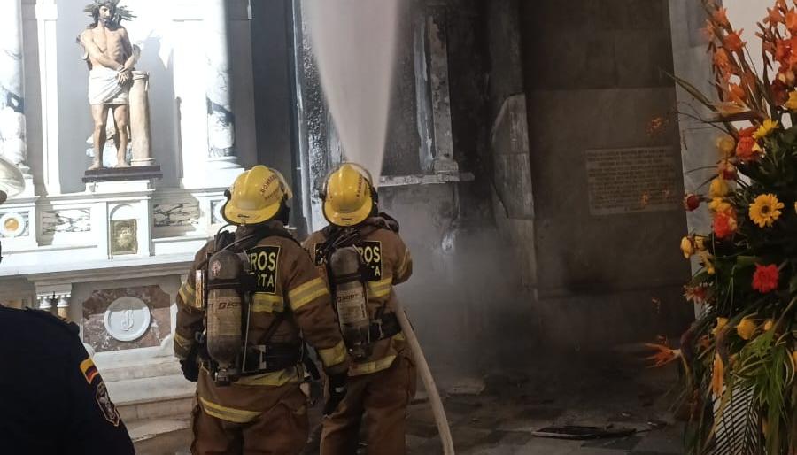 Incendio en Catedral de Santa Marta