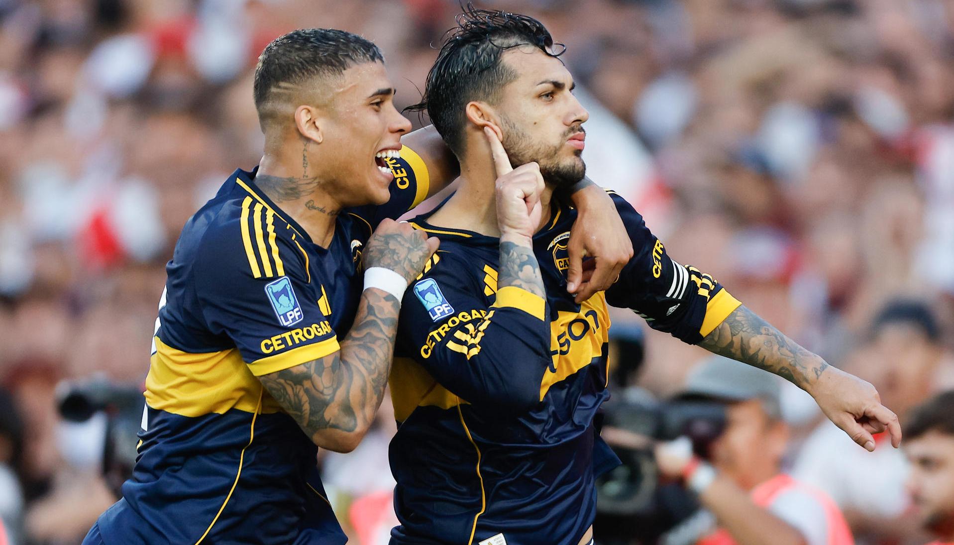 Leandro Paredes celebrando el único gol del partido.