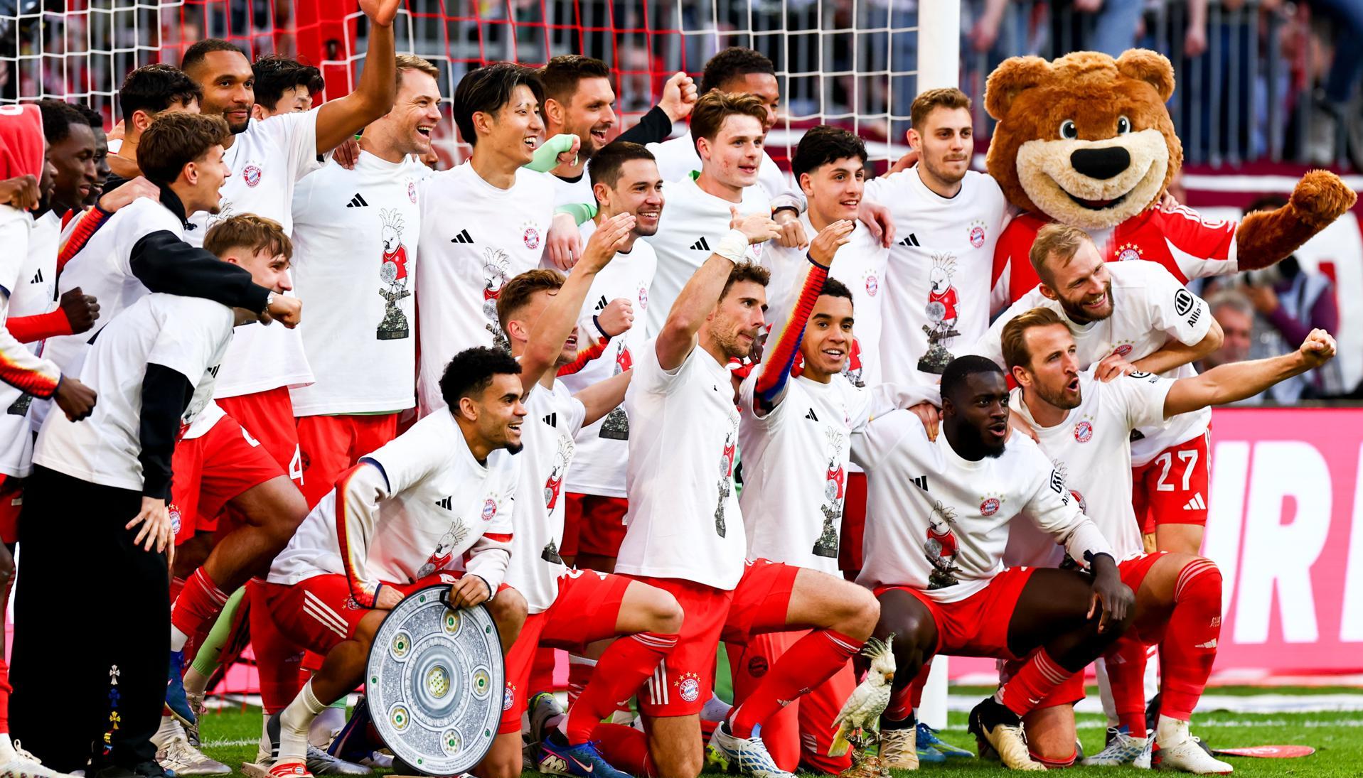 Los jugadores del Bayern celebran la Bundesliga 