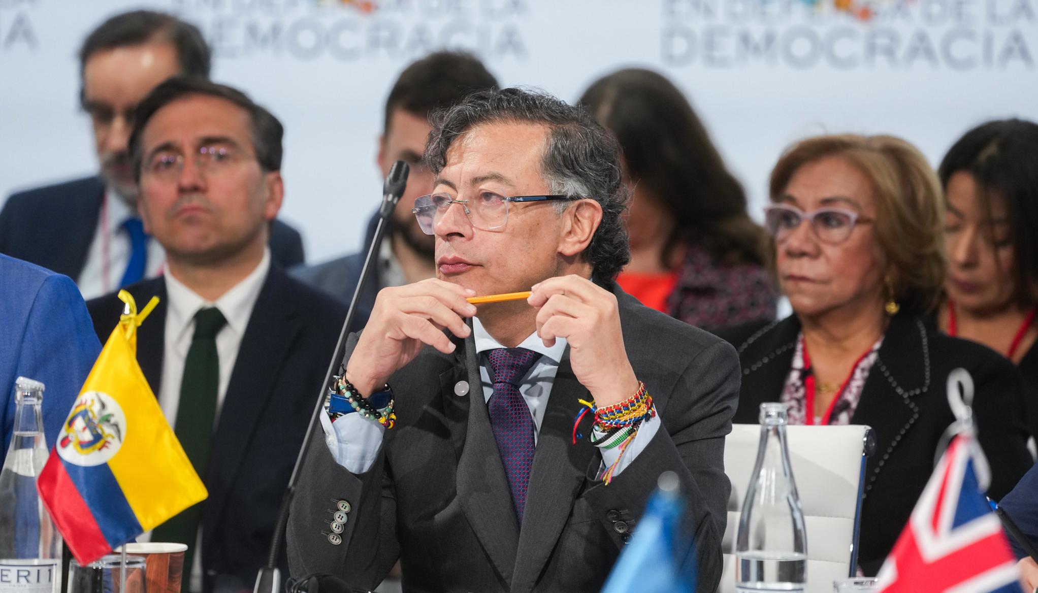 Petro en la IV Reunión en Defensa de la Democracia.