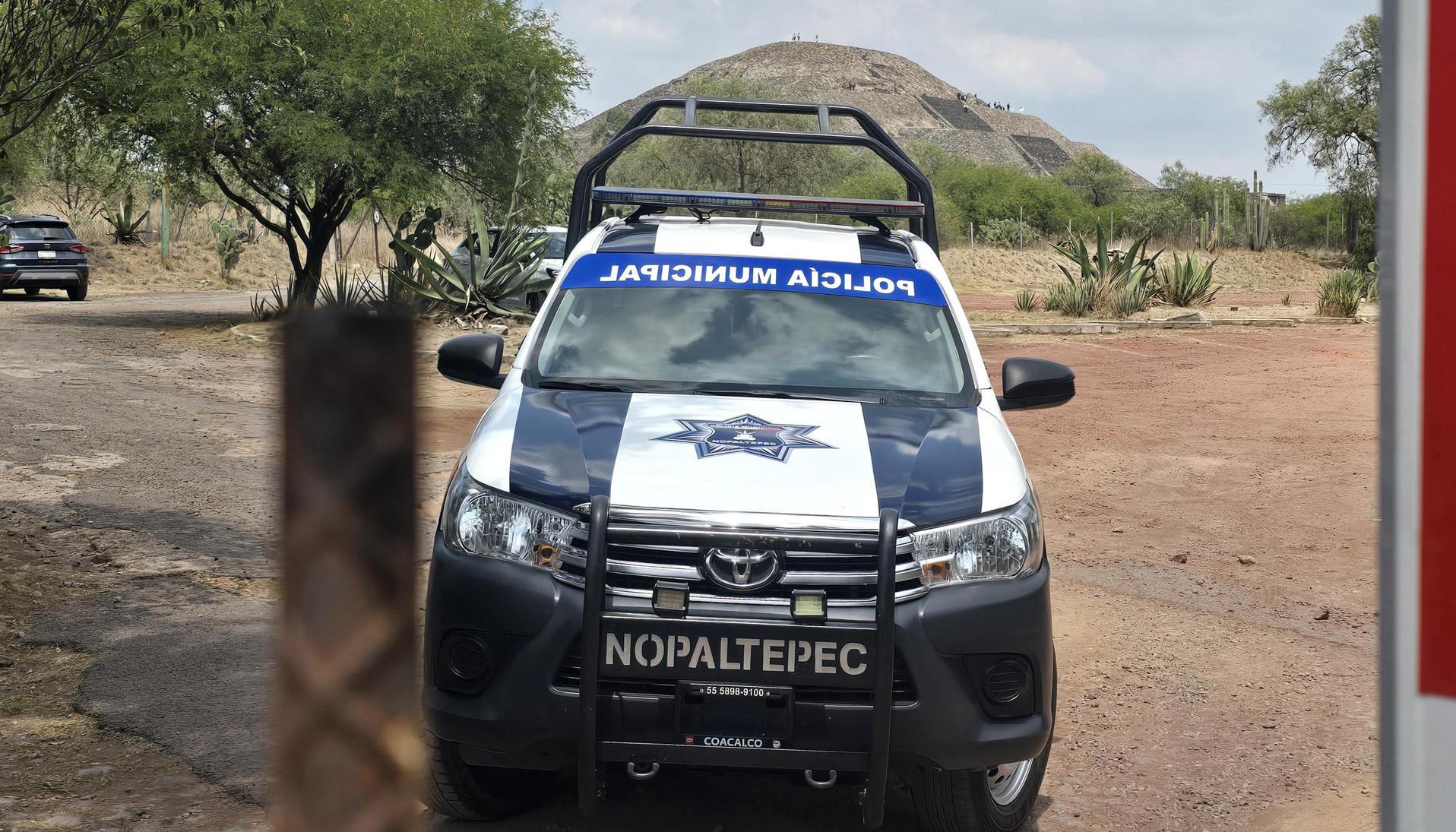 La Policía custodia la zona turística de las pirámides tras el tiroteo. 