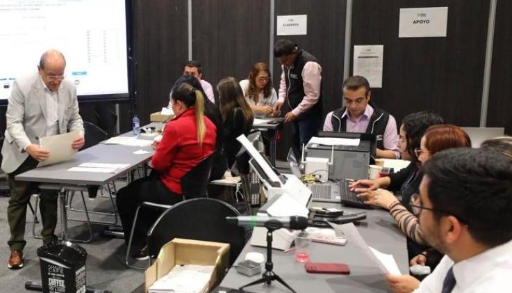 Procuraduría en escrutinio.