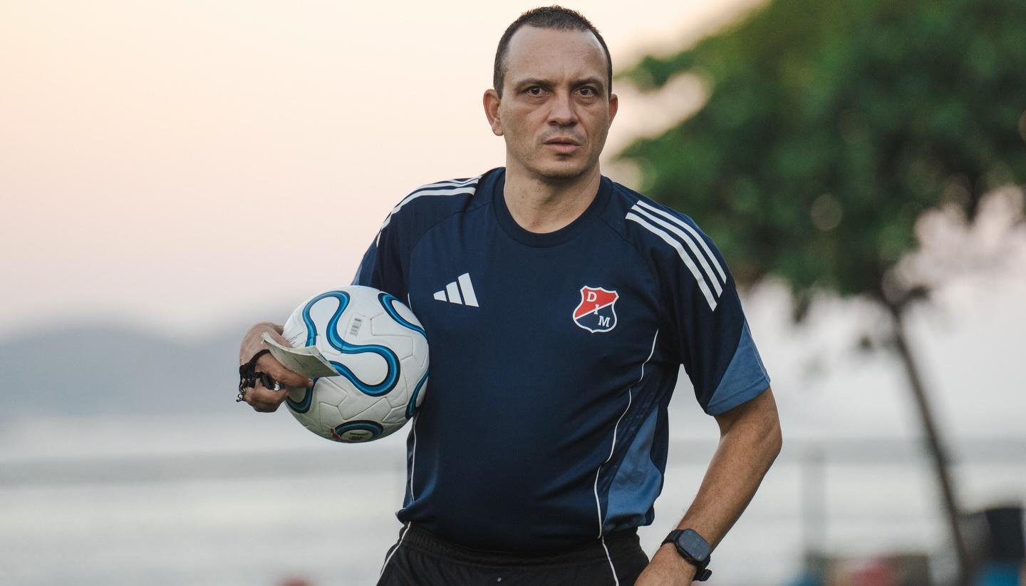 El técnico Alejandro Restrepo.