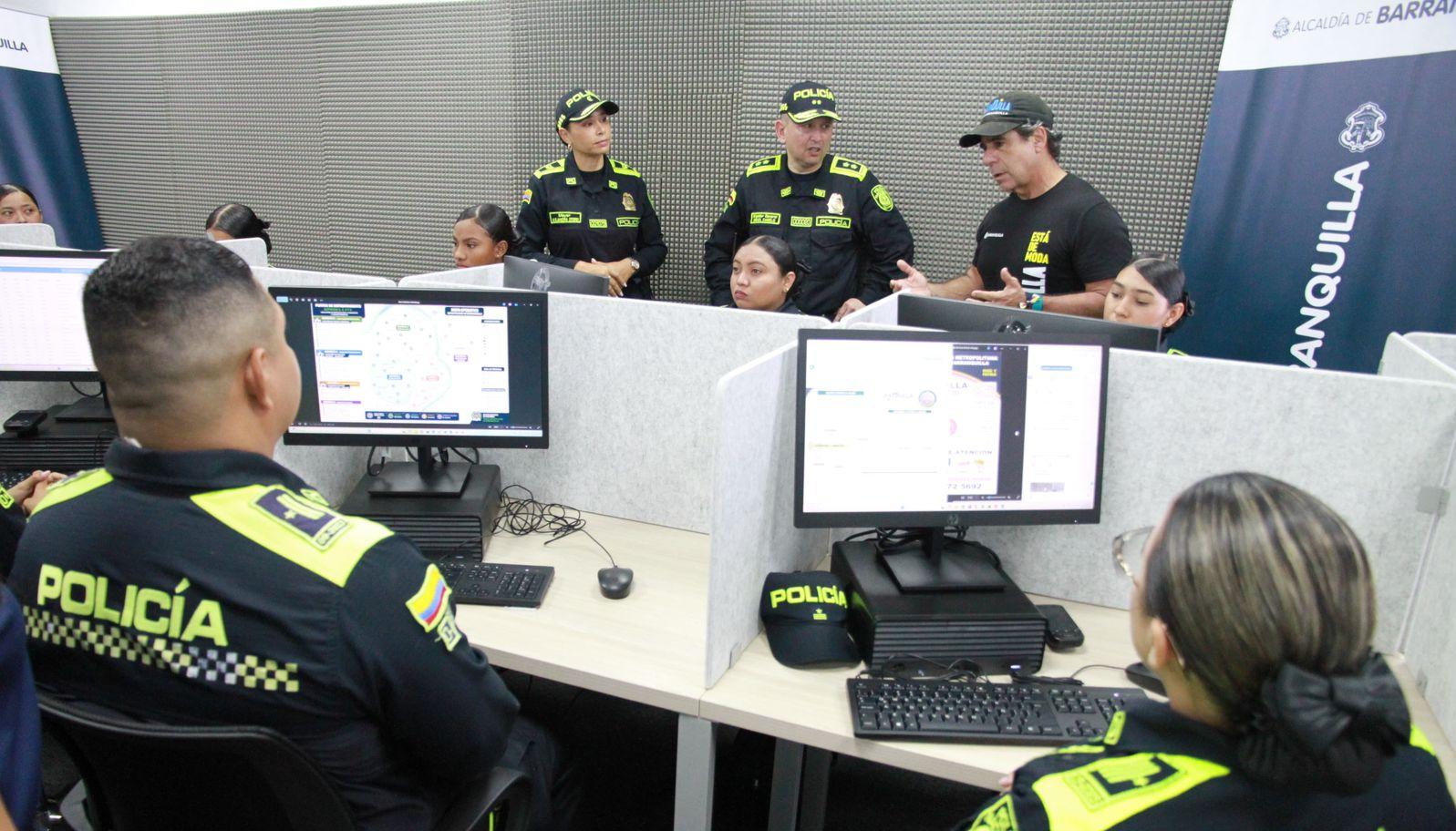 La sala fue inaugurada por el alcalde Alejandro Char y el General Miguel Camelo. 