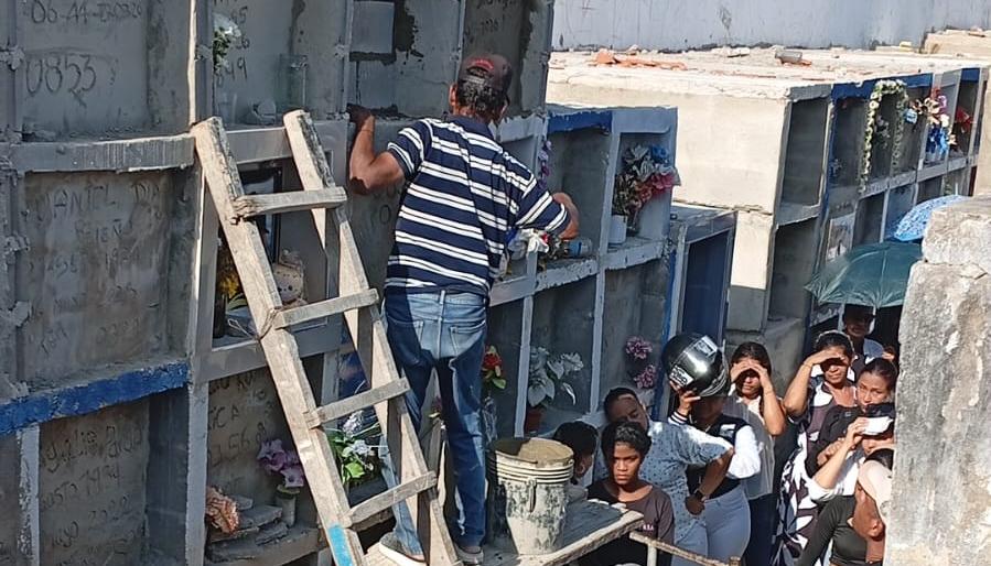 Evelina fue sepultada el domingo en el cementerio nuevo de Soledad. 