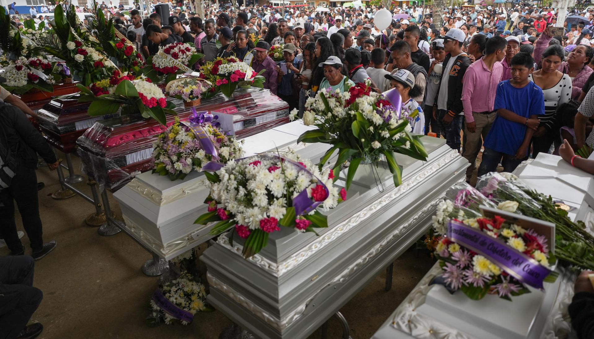 Honras fúnebres de las víctimas. 