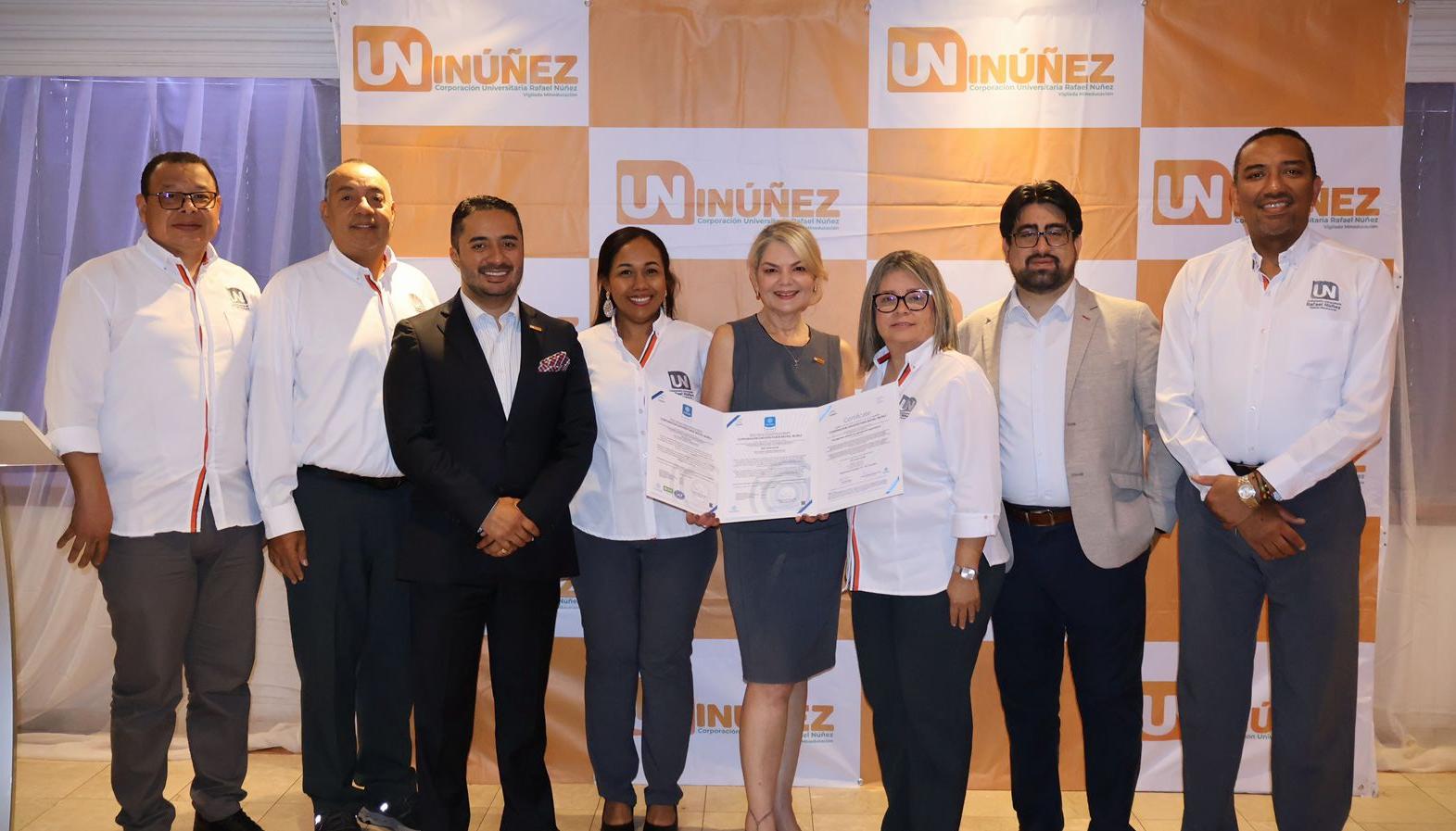 La Corporación Universitaria Rafael Núñez (UniNúñez) recibiendo la certificación internacional ISO 21001:2018, otorgada por Icontec. 