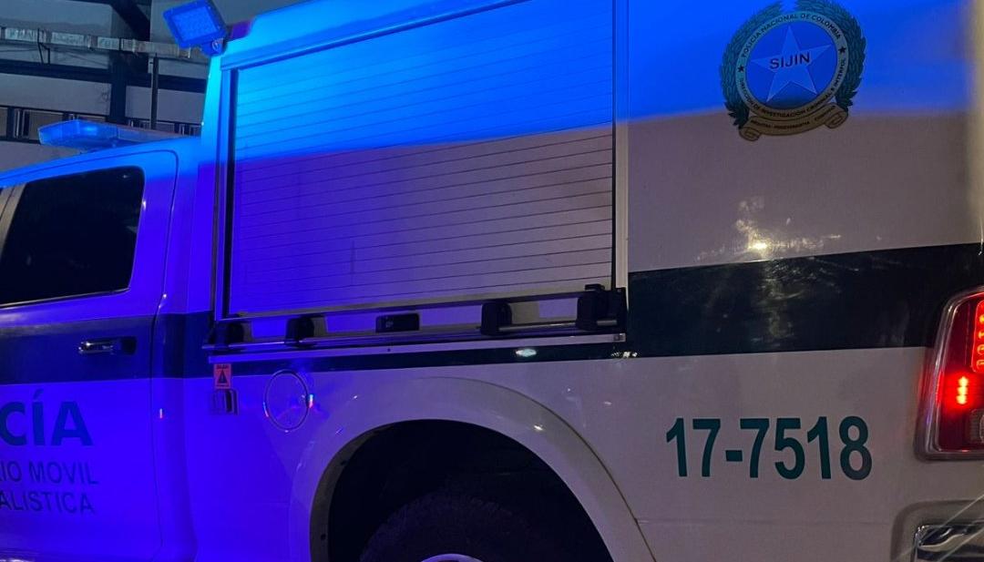 Unidad de la Policía en el lugar del ataque