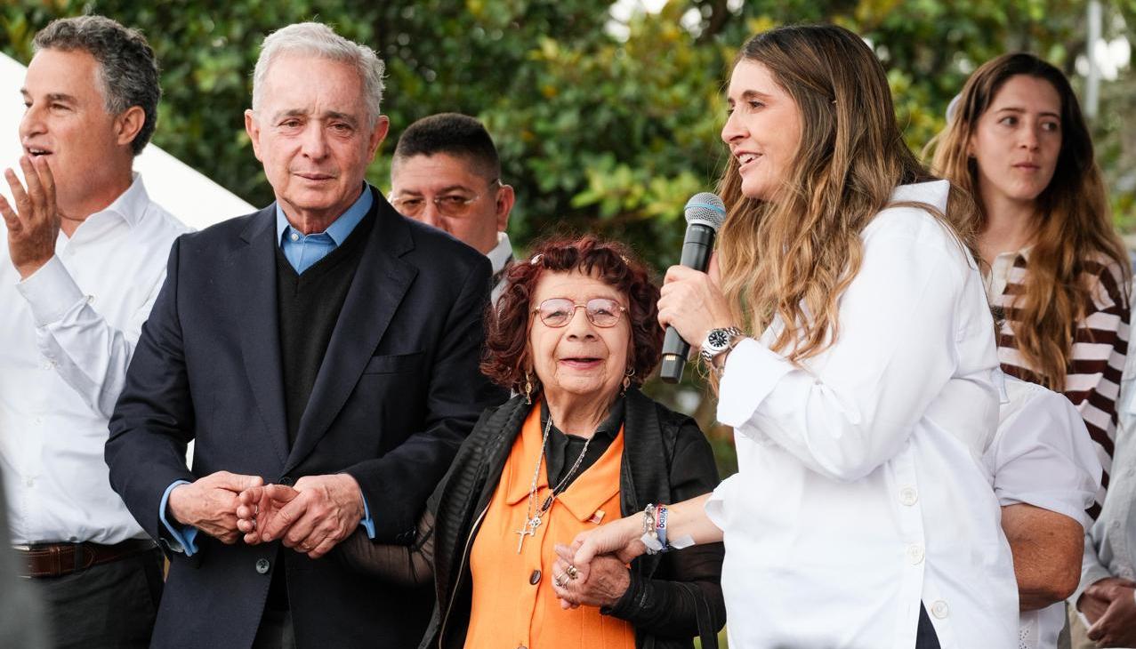 El expresidente Álvaro Uribe y la candidata Paloma Valencia.