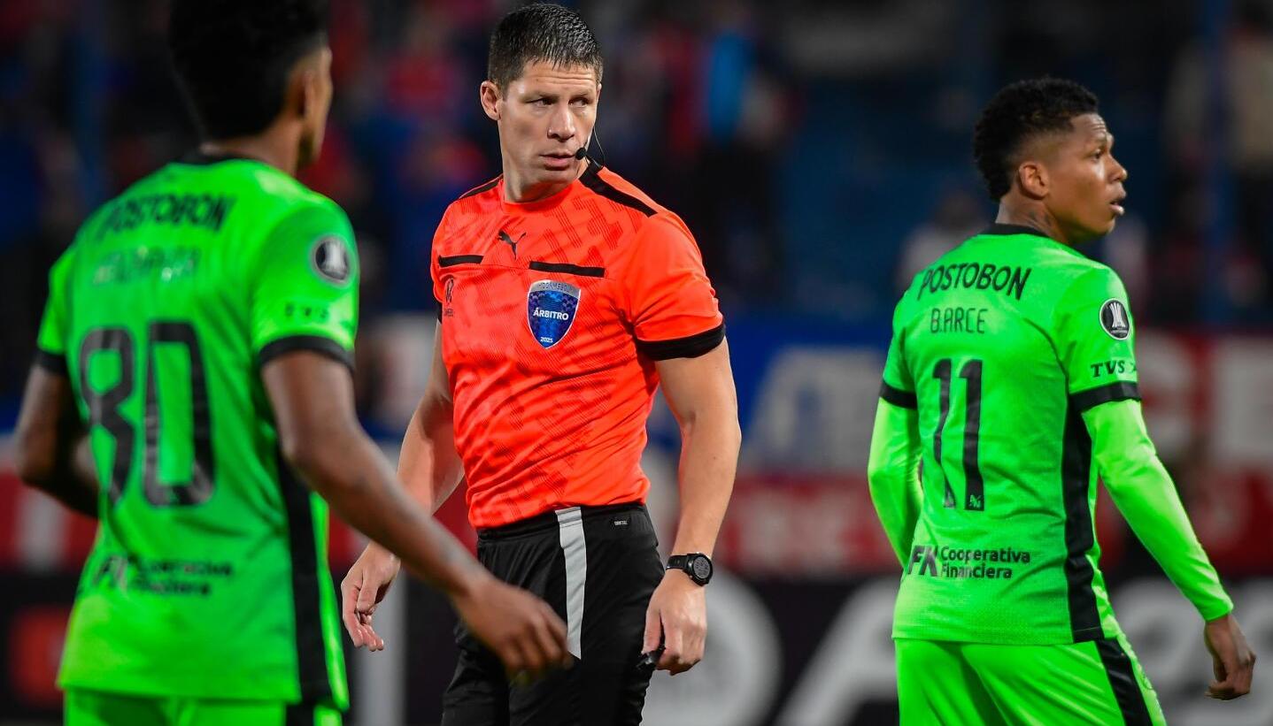 El árbitro argentino Maximiliano Ramírez.