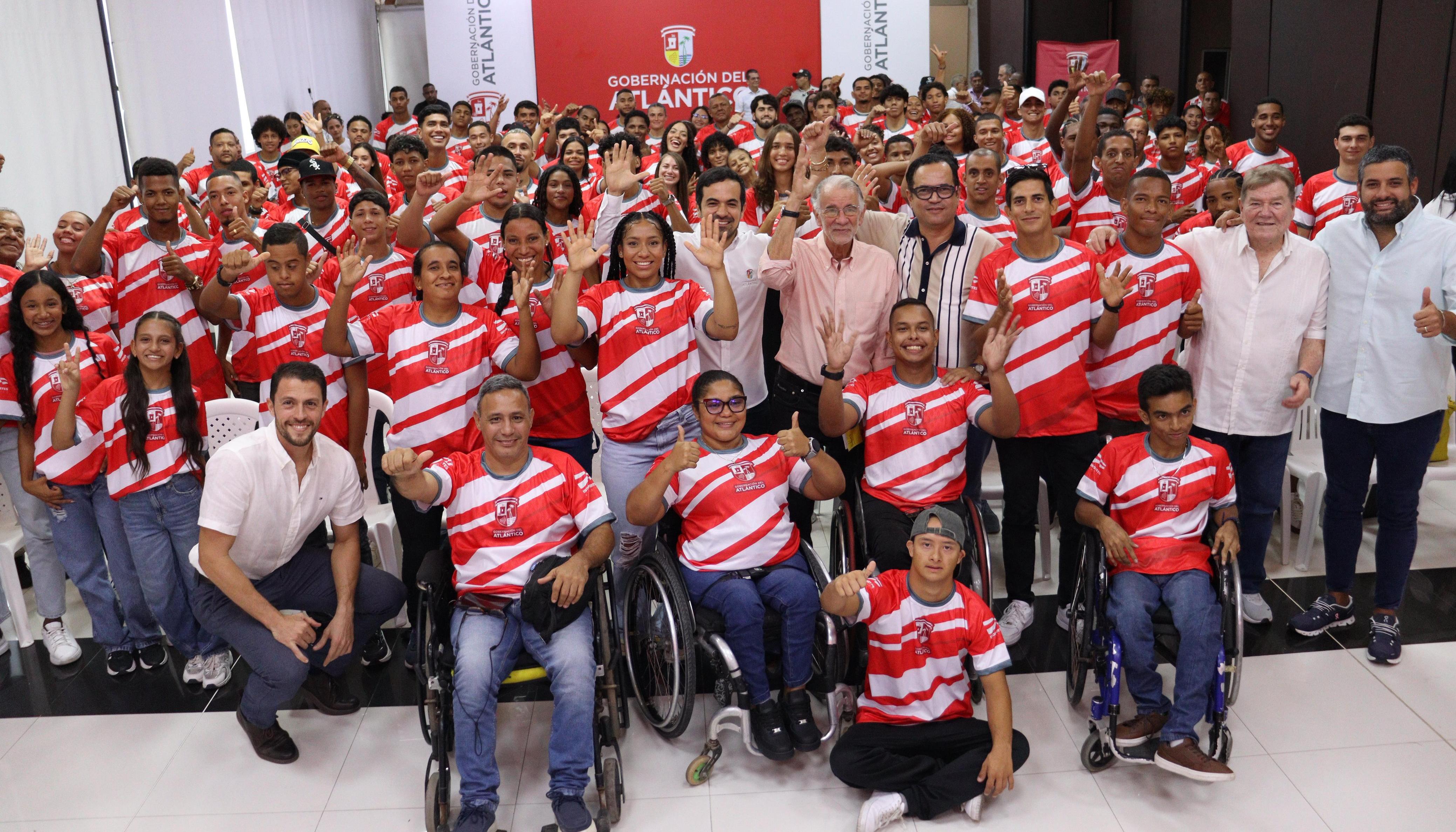 El gobernador Eduardo Verano con los 146 deportistas del programa Atleta Apoyado.