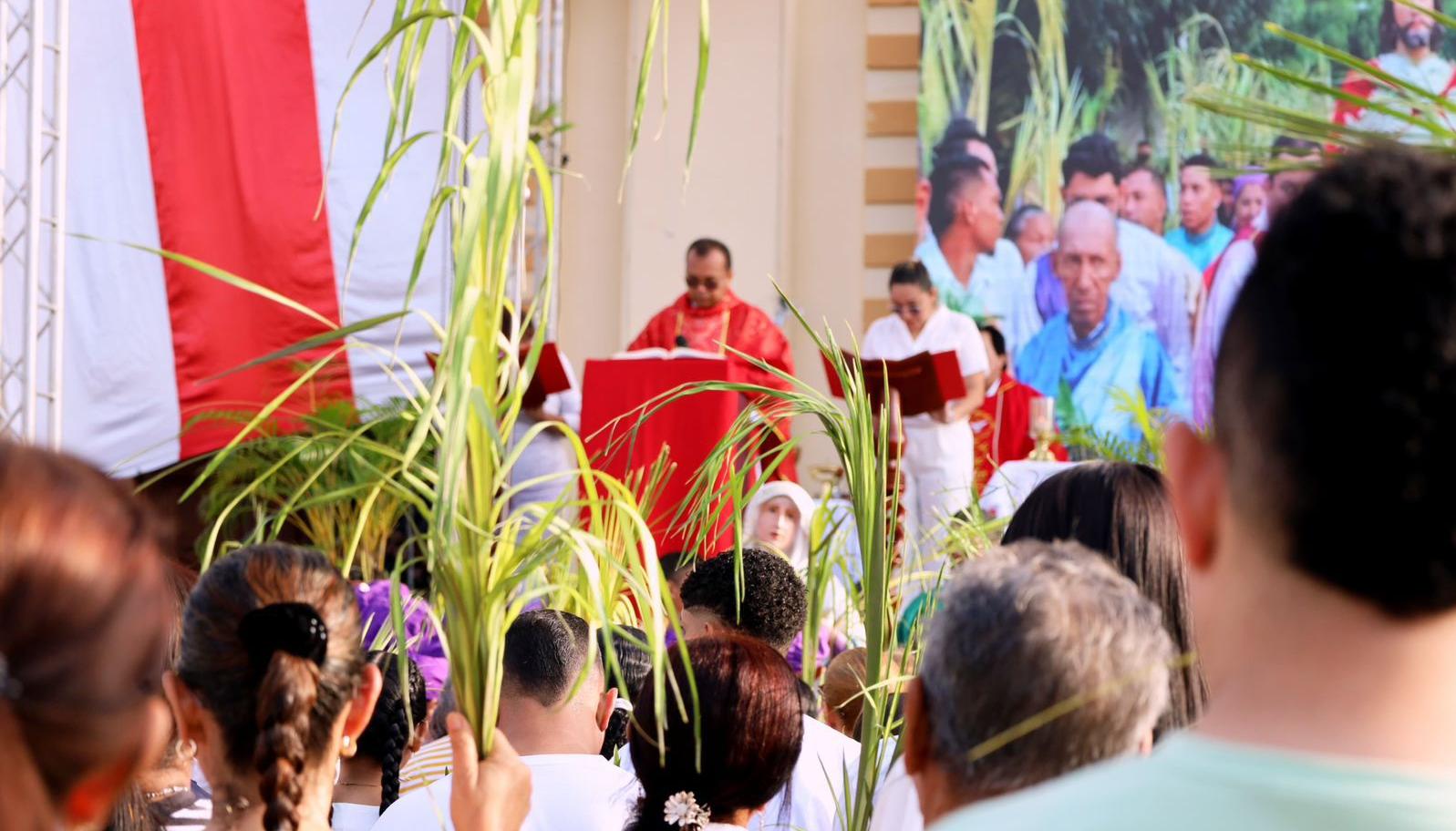 Feligreses hicieron presencia en las diferentes procesiones. 