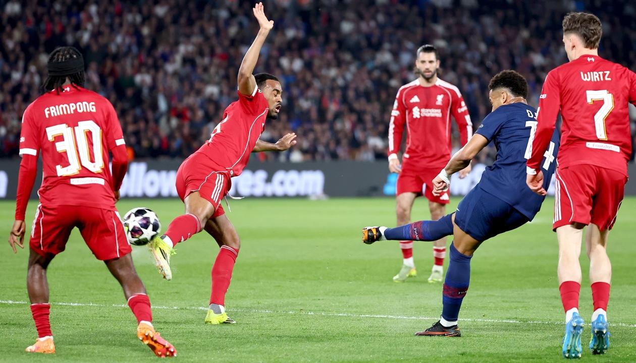 Acción en la que Desire Doue marcó el primer gol del PSG.