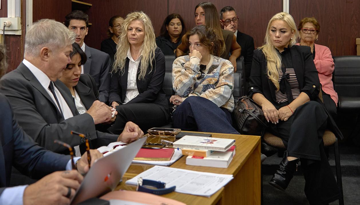 Fernando Burlando, abogado de las hijas de Maradona, Gianinna y Dalma, y Verónica Ojeda, expareja del exfutbolista.