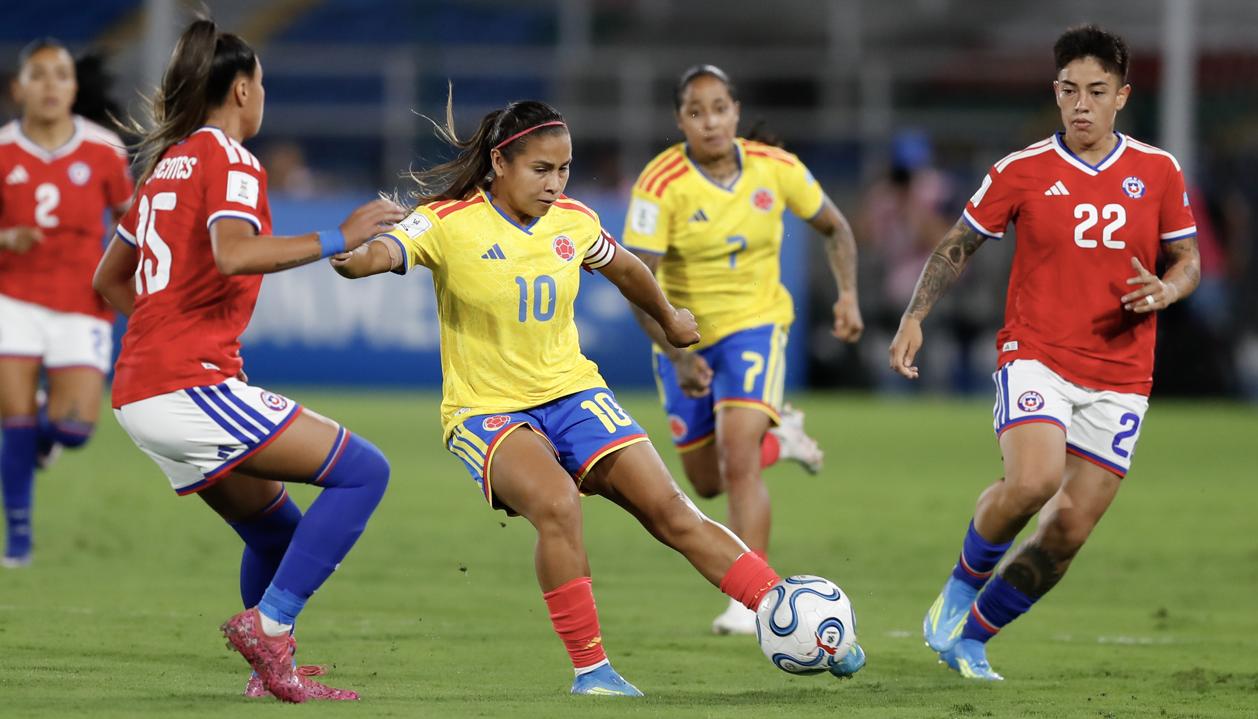 Leicy Santos durante el partido que Colombia le ganó 2–0 a Chile. 