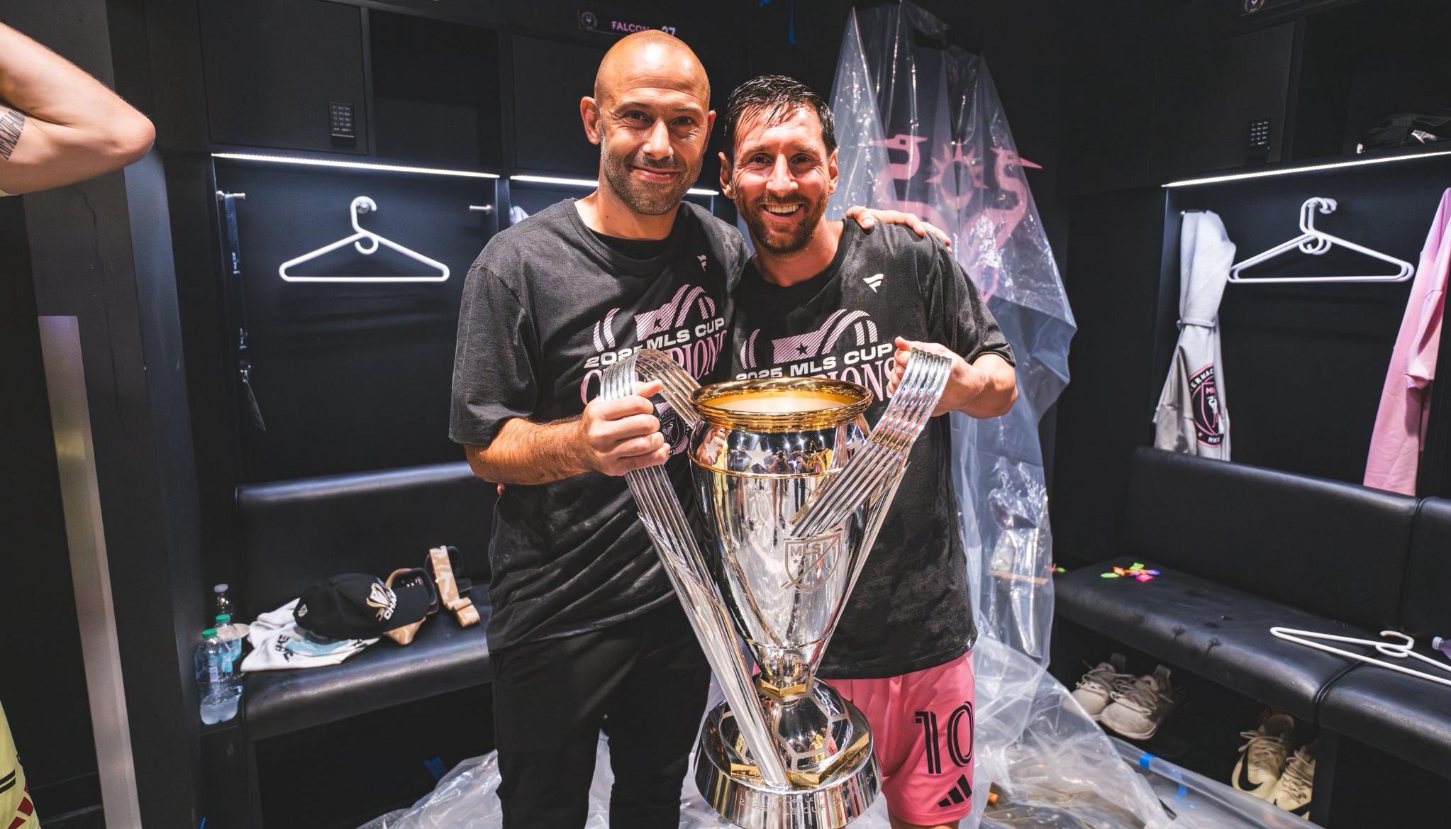 Javier Mascherano con Lionel Messi tras ganar el título de la MLS, en diciembre pasado.
