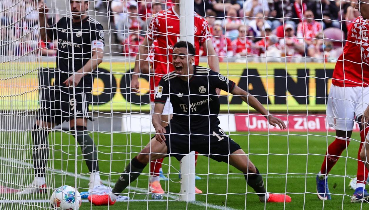 Jamal Musiala marcó el gol del empate 3-3 del Bayern, en el minuto 82.