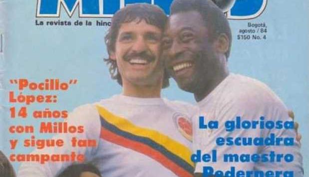 'Pocillo' López con la camiseta de la Selección Colombia y el rey Pelé.