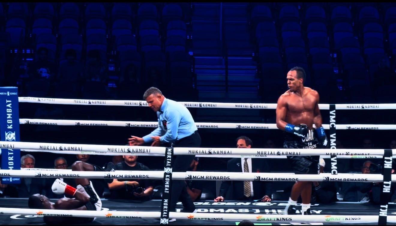 El boxeador barranquillero al terminar victorioso en su debut. 