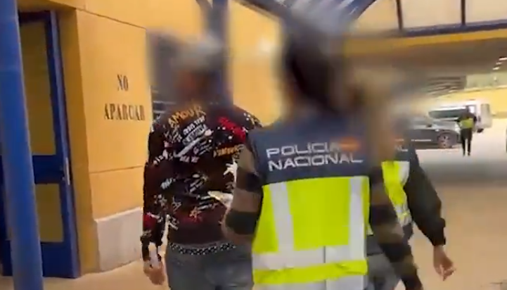 Policía española detiene a 34 personas por usar documentos colombianos para ingresar a Europa.