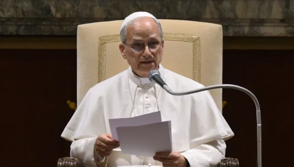 El Papa León XIV advierte sobre riesgos en la "dignidad humana" por uso de la Inteligencia Artificial.