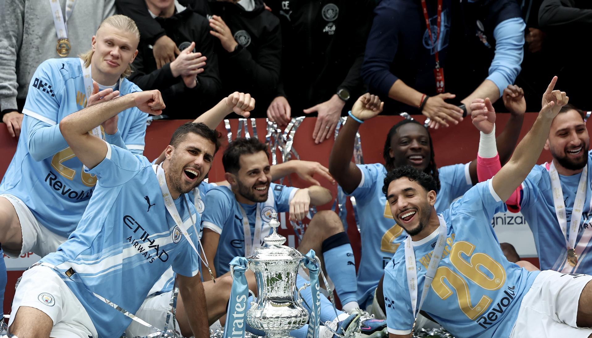 El Manchester City con el título de la FA Cup.