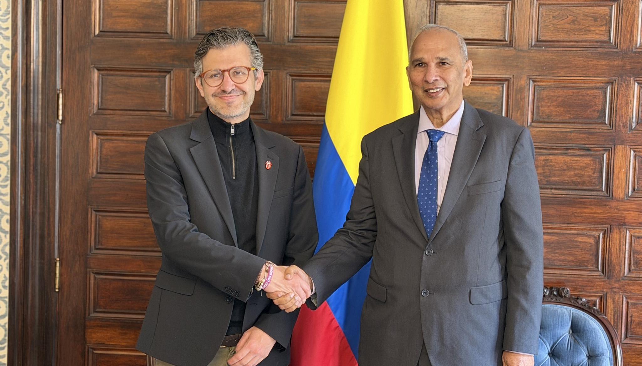 Mauricio Jaramillo Jassir, vicecanciller de Asuntos Multilaterales y Muhammad Ibrahim, director general del IICA.  