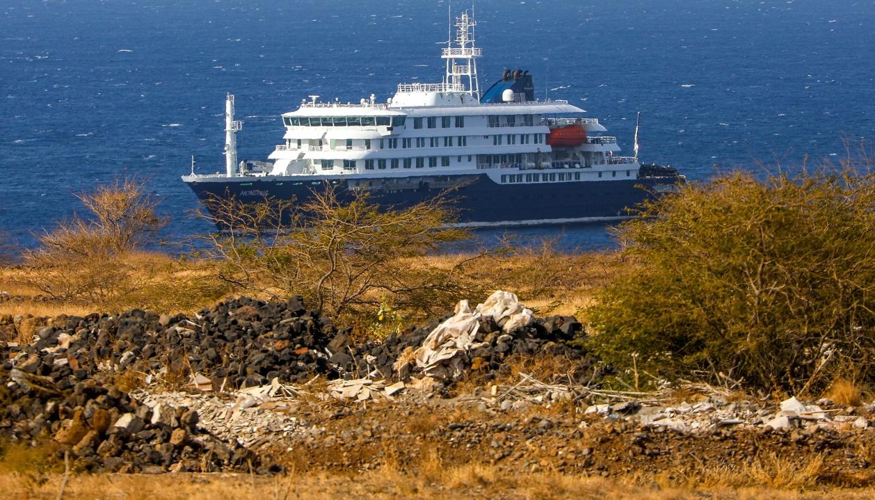 El crucero donde detectaron el hantavirus,