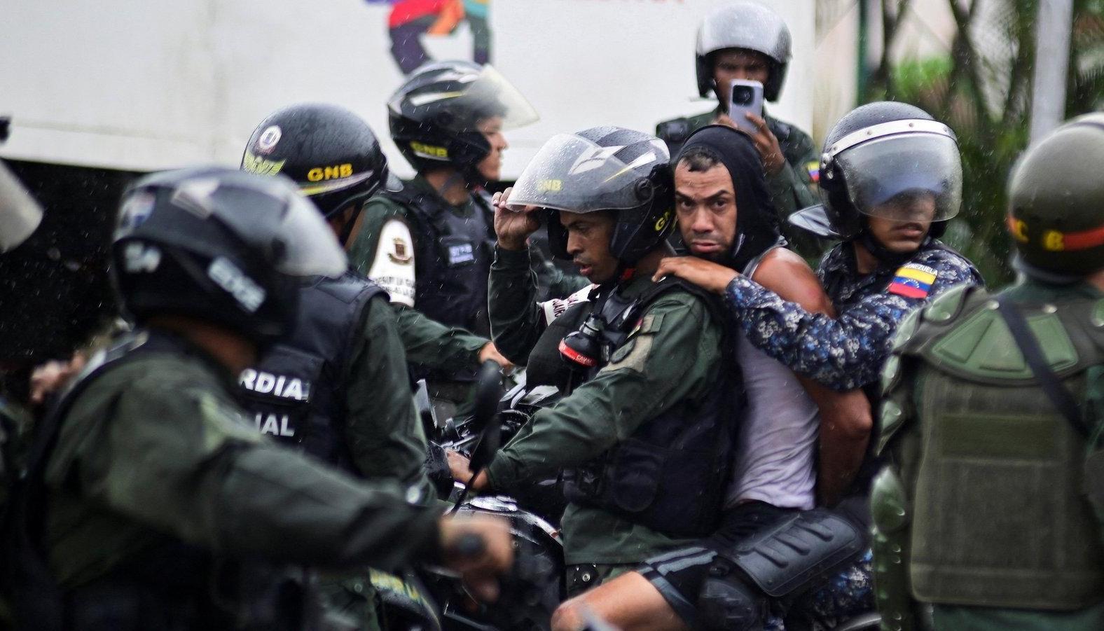 Condenan muerte de presos políticos en Venezuela.