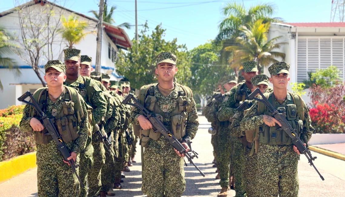 Infantes de Marina listos para prestar la seguridad este domingo de elecciones. 