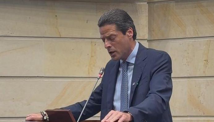 Exsenador Mauricio Gómez. 