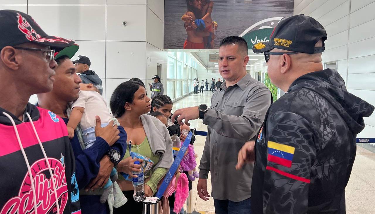 El Servicio Nacional de Migración de Panamá indicó que este es el primer vuelo humanitario de retorno voluntario coordinado entre ambos países.