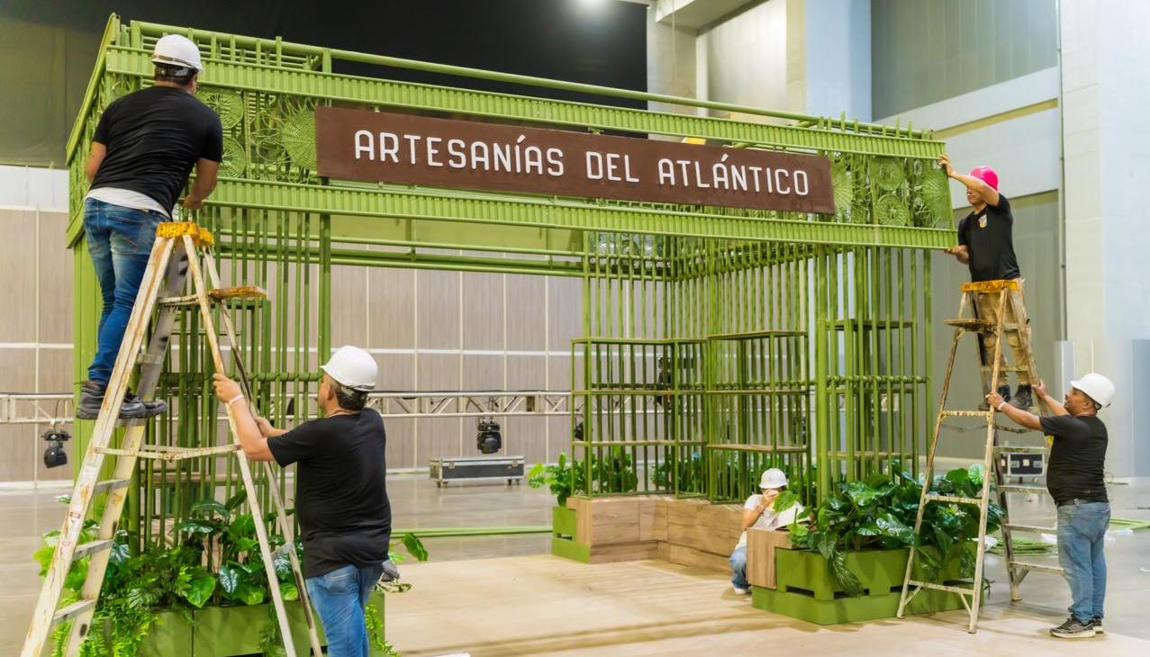 El montaje para la Feria se realiza en el Puerta de Oro. 