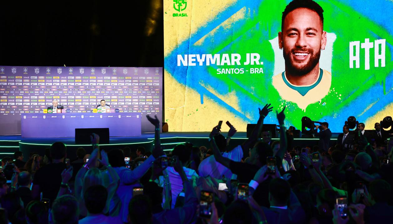 Momento del anuncio de Neymar.