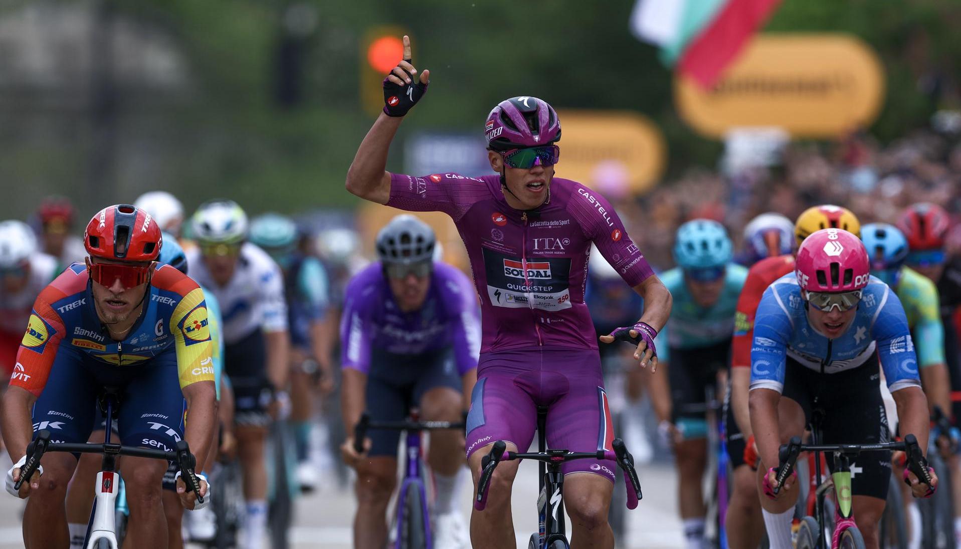 Paul Magnier ganando la tercera etapa del Giro de Italia.