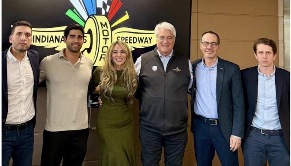 Reunón de la gerente de Ciudad, Ana María Aljure, con personal de la IndyCar.